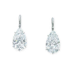 AN EXCEPTIONAL PAIR OF DIAMOND EARRINGS