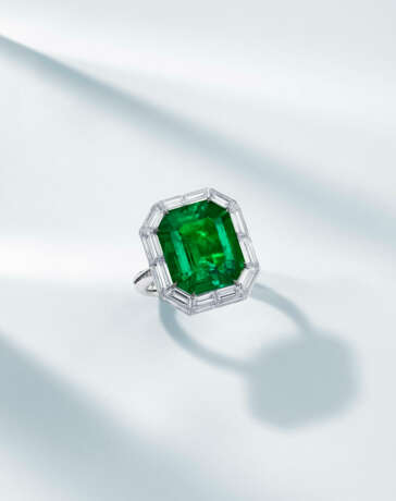 FORMS EMERALD AND DIAMOND RING - Foto 3