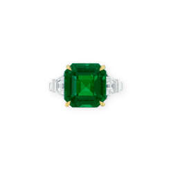 AN IMPRESSIVE EMERALD AND DIAMOND RING, BY RONALD ABRAM