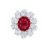 AN EXCEPTIONAL RUBY AND DIAMOND RING, BY RONALD ABRAM - фото 1