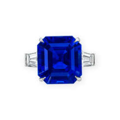 SAPPHIRE AND DIAMOND RING