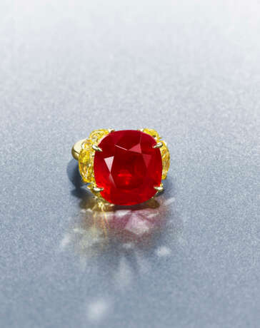 THE MYTHIC RUBY
A MAGNIFICENT RUBY AND COLOURED DIAMOND RING - photo 2