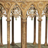 A NORTH EUROPEAN GOTHIC REVIVAL CENTER TABLE - Foto 4