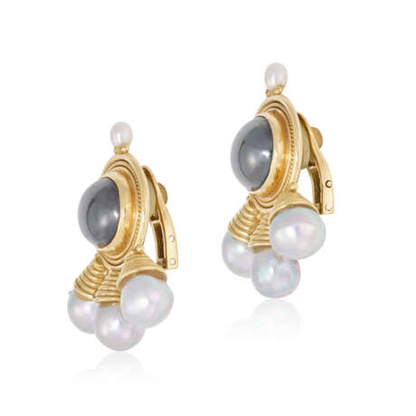 ELIZABETH GAGE HEMATITE AND CULTURED PEARL ‘AFRICAN QUEEN’ EARRINGS - фото 2
