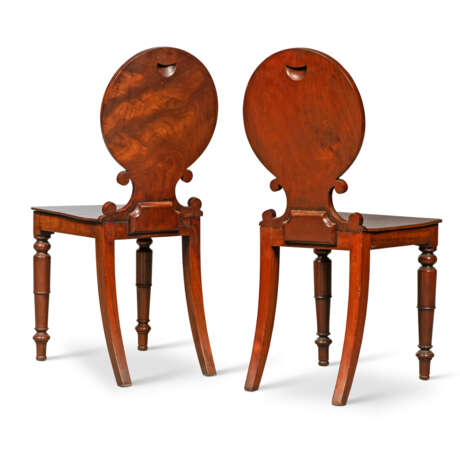 A PAIR OF LATE GEORGE IV MAHOGANY HALL CHAIRS - photo 3