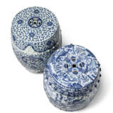 TWO CHINESE BLUE AND WHITE BARREL-FORM GARDEN SEATS - фото 3