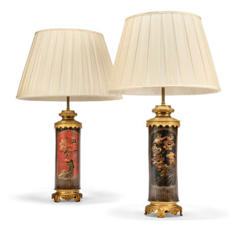 A PAIR OF FRENCH GILT-BRONZE-MOUNTED RED, GILT AND BLACK JAPANNED TABLE LAMPS - фото 2