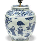THREE CHINESE BLUE AND WHITE VASES - Foto 4