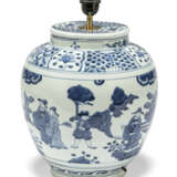 THREE CHINESE BLUE AND WHITE VASES - Foto 5