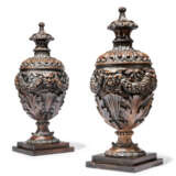 A PAIR OF ITALIAN RENAISSANCE REVIVAL CARVED AND STAINED PINE ORNAMENTAL URNS - фото 1