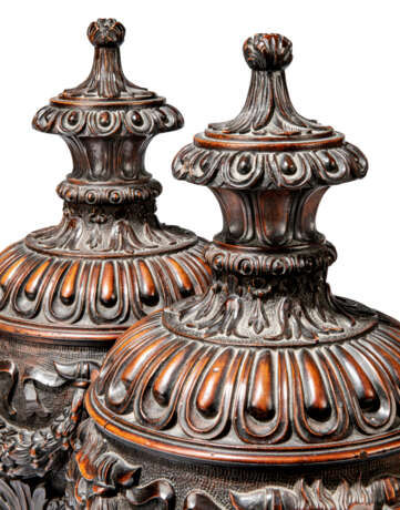 A PAIR OF ITALIAN RENAISSANCE REVIVAL CARVED AND STAINED PINE ORNAMENTAL URNS - photo 3