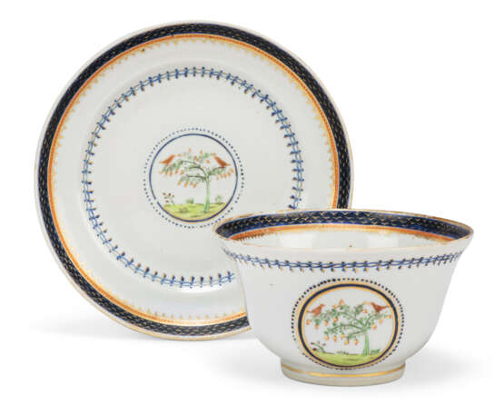 A CHINESE EXPORT FAMILLE ROSE PART-DINNER SERVICE - Foto 6