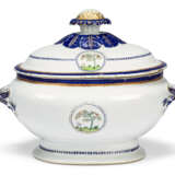 A CHINESE EXPORT FAMILLE ROSE PART-DINNER SERVICE - Foto 9
