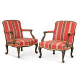 A PAIR OF GEORGE III-STYLE MAHOGANY OPEN ARMCHAIRS - фото 2