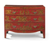 A RED-JAPANNED REGENCY BOWFRONT CHEST - photo 1