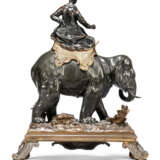 A PAIR OF FRENCH GILT AND PATINATED-BRONZE ELEPHANTS - Foto 9