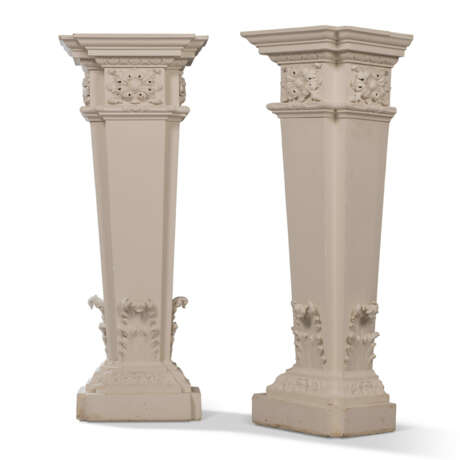 A PAIR OF GEORGE II WHITE-PAINTED PEDESTALS - Foto 1