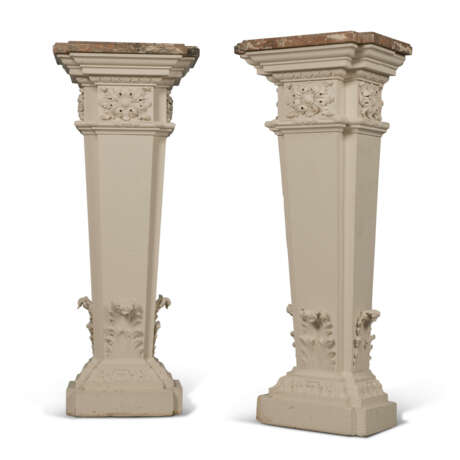 A PAIR OF GEORGE II WHITE-PAINTED PEDESTALS - Foto 3