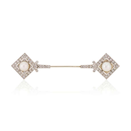 CULTURED PEARL AND DIAMOND JABOT PIN - Foto 2