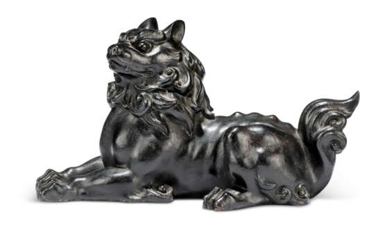 TWO JAPANESE PATINATED-BRONZE MODELS OF MYTHICAL BEASTS - photo 6