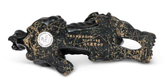 TWO JAPANESE PATINATED-BRONZE MODELS OF MYTHICAL BEASTS - photo 9