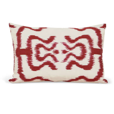 A GROUP OF NINE VARIOUS SILK AND COTTON SCATTER CUSHIONS - фото 7
