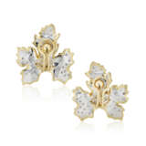 GOLD AND DIAMOND MAPLE LEAF EARRINGS - Foto 3