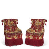 A PAIR OF 19TH CENTURY FRENCH SLIPPER CHAIRS - фото 1