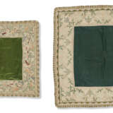 TWO ARTS AND CRAFTS TABLE COVERS - Foto 1