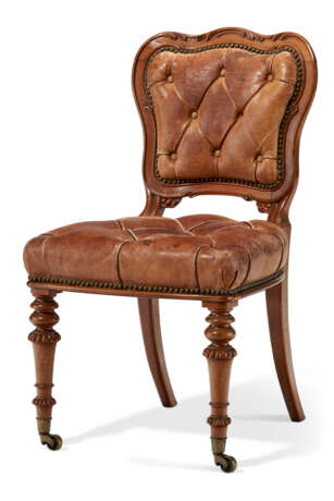 A SET OF EIGHT LATE VICTORIAN LEATHER-UPHOLSTERED MAHOGANY SIDE CHAIRS - photo 2