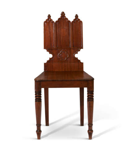 A PAIR OF WILLIAM IV MAHOGANY HALL CHAIRS - Foto 2