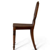 A PAIR OF WILLIAM IV MAHOGANY HALL CHAIRS - фото 3