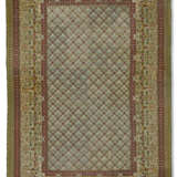 AN ENGLISH NEEDLEPOINT CARPET IN THE STYLE OF A.W.N. PUGIN - Foto 1