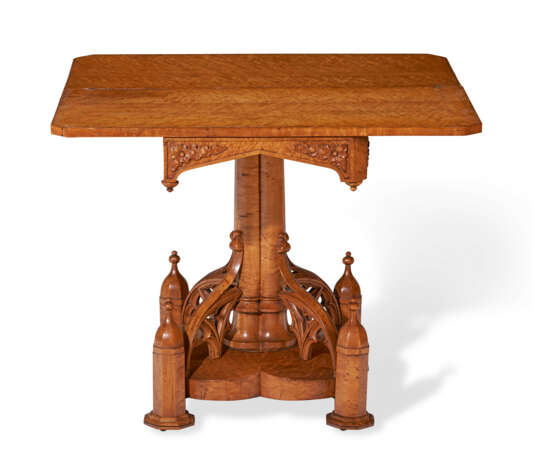 A VICTORIAN GOTHIC REVIVAL BIRDS EYE MAPLE GAMES TABLE - Foto 1