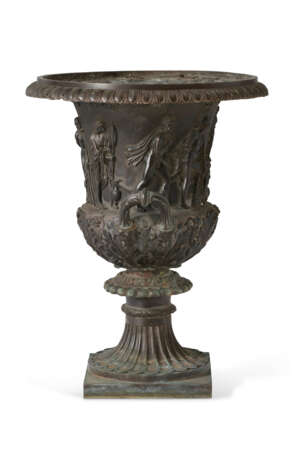 A PAIR OF PATINATED BRONZE MODELS OF THE BORGHESE VASE - фото 5