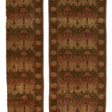 TWO ENGLISH ARTS AND CRAFTS SILK CHENILLE PANELS - Foto 1