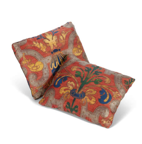 A PAIR OF PILLOWS COVERED IN FORTUNY STENCILED COTTON - photo 1