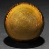 A LARGE SPHERE OF BANDED IRON TIGER EYE - Foto 3