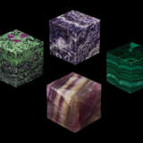 A DIVERSE GROUP OF TWELVE CUBE AND CUBIC MINERAL SPECIMENS - Foto 2