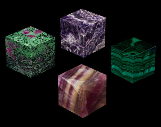 A DIVERSE GROUP OF TWELVE CUBE AND CUBIC MINERAL SPECIMENS - фото 2