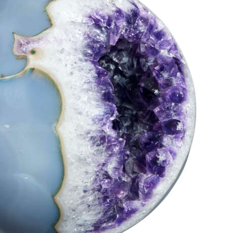 AN AMETHYST GEODE SPHERE - Foto 2