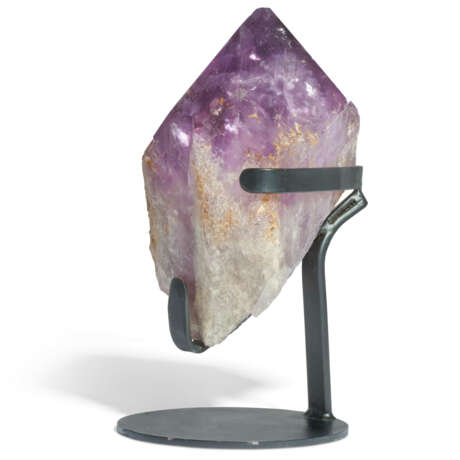 A LARGE AMETHYST CRYSTAL - photo 3