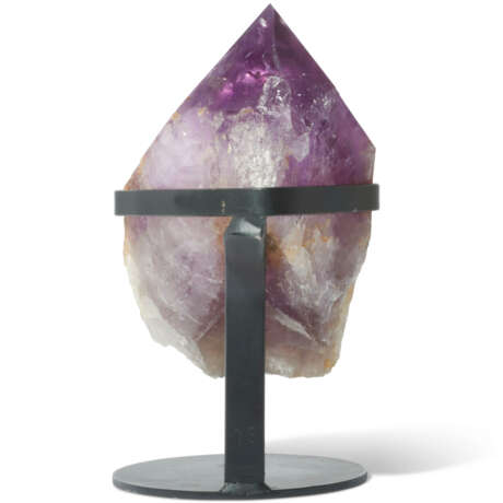 A LARGE AMETHYST CRYSTAL - photo 4