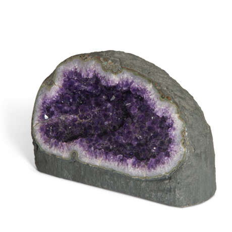 AN AMETHYST GEODE - photo 3