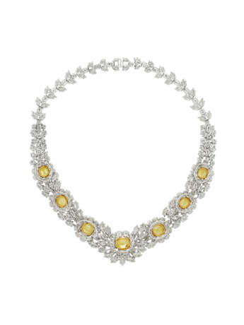 AN EXQUISITE GRAFF COLORED DIAMOND AND DIAMOND NECKLACE - фото 10