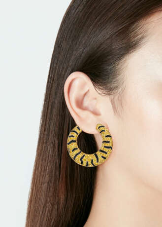 CARTIER COLORED DIAMOND AND ONYX TIGER EARRINGS - photo 2