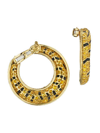 CARTIER COLORED DIAMOND AND ONYX TIGER EARRINGS - фото 4