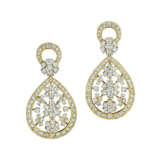 VAN CLEEF & ARPELS SET OF DIAMOND `SNOWFLAKE` JEWELRY - photo 4