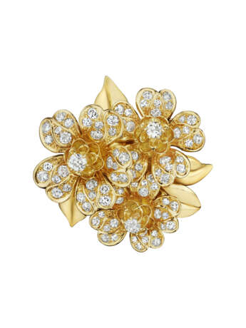 VAN CLEEF & ARPELS DIAMOND AND GOLD FLOWER BROOCH - photo 1