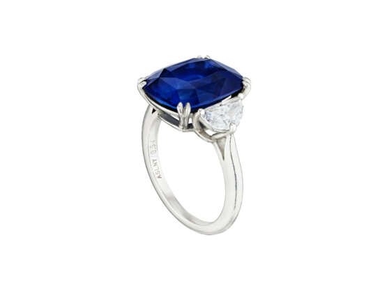 SAPPHIRE AND DIAMOND RING - фото 4